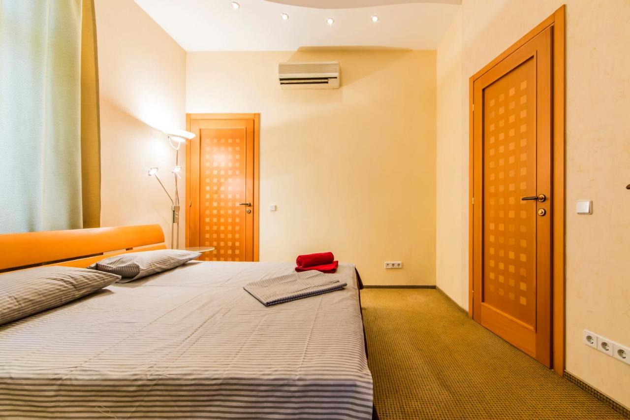 3-Room Apartments On Khreshchatyk. Building With Star เคียฟ ภายนอก รูปภาพ