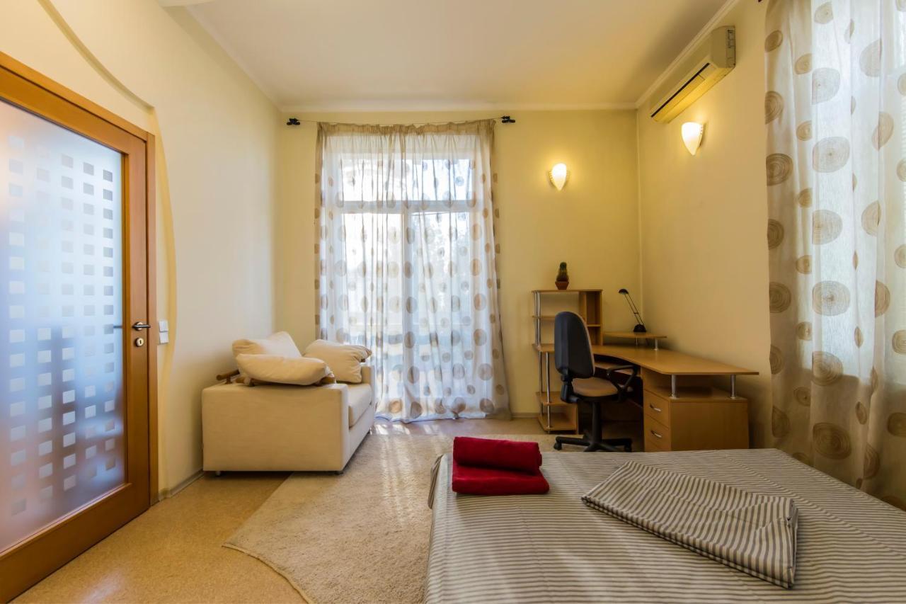 3-Room Apartments On Khreshchatyk. Building With Star เคียฟ ภายนอก รูปภาพ