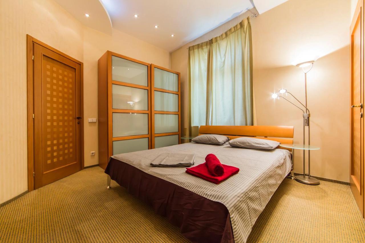 3-Room Apartments On Khreshchatyk. Building With Star เคียฟ ภายนอก รูปภาพ
