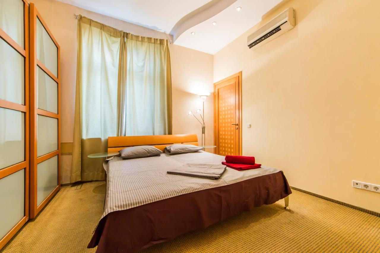 3-Room Apartments On Khreshchatyk. Building With Star เคียฟ ภายนอก รูปภาพ